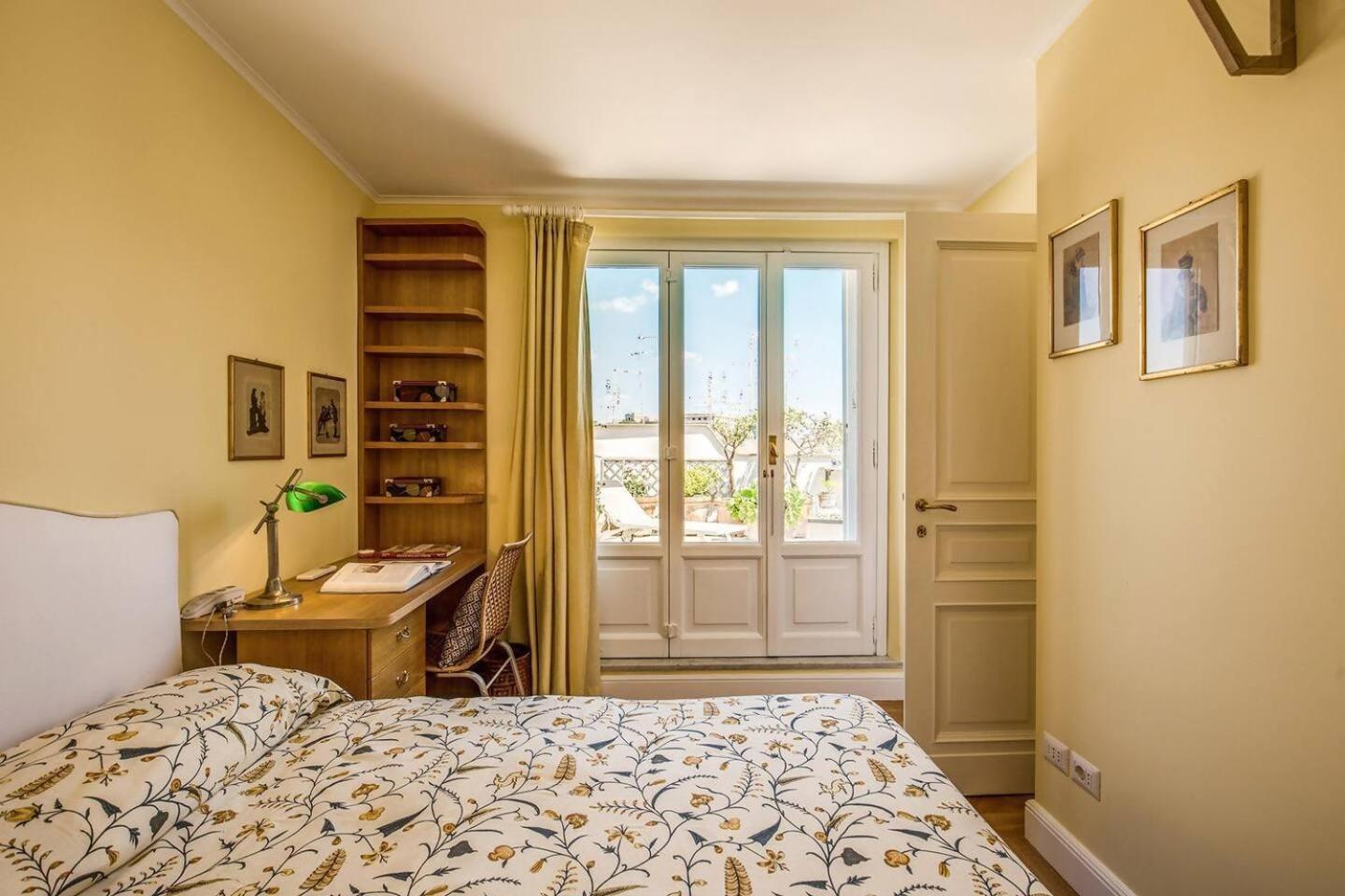 Attic With Terrace Overlooking St Peters Basilica 로마 외부 사진