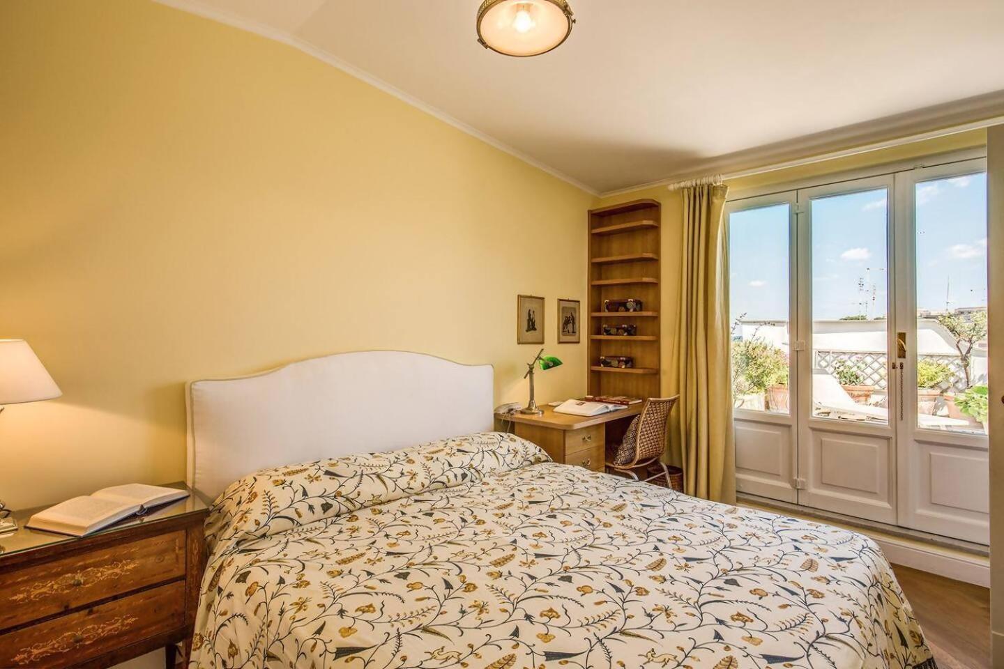 Attic With Terrace Overlooking St Peters Basilica 로마 외부 사진